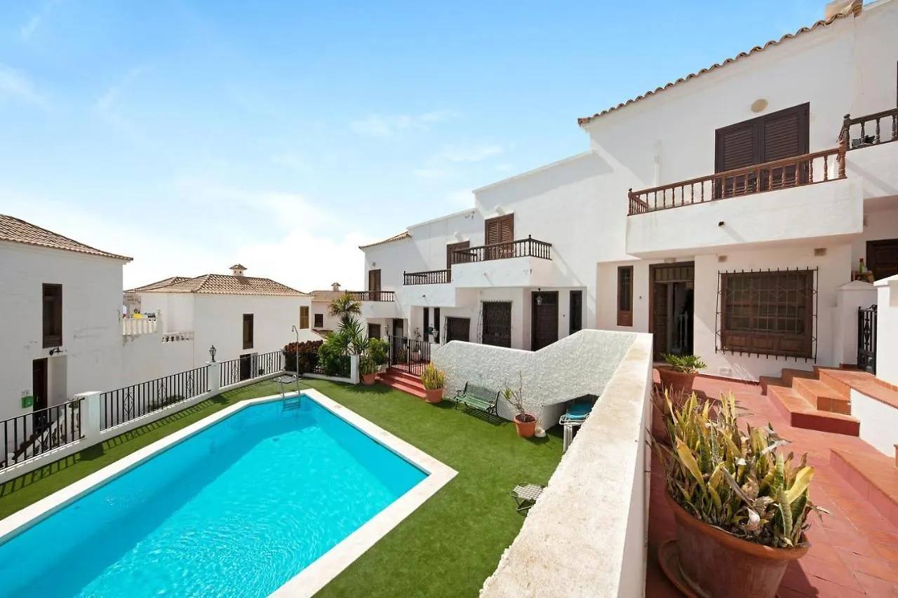 Lovely 2-Bed House With Terrace And Pool Chayofa Spain